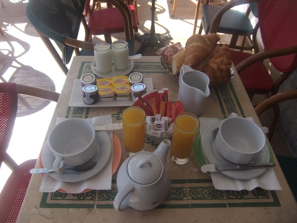 Hotel-Cafe Du Trinquet كامبو-لي-بان المظهر الخارجي الصورة